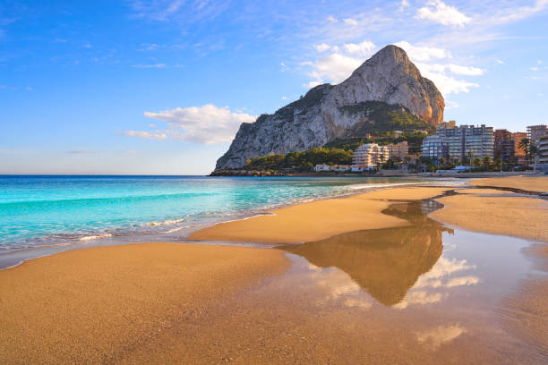 Playa de Fossa beach in Calpe and Ifach Playa de Fossa beach in Calpe and Ifach penon rock of Alicante in Spain alicante province stock pictures, royalty-free photos & images