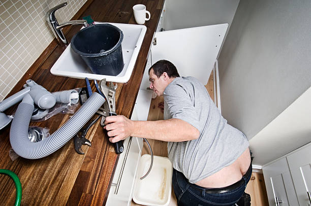сантехник на работе попытки разблокировать раковиной - pics of a plumber cr...