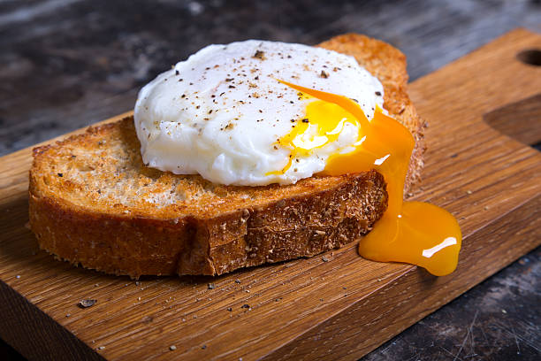 poached egg Poached egg on toast egg yolk stock pictures, royalty-free photos & images