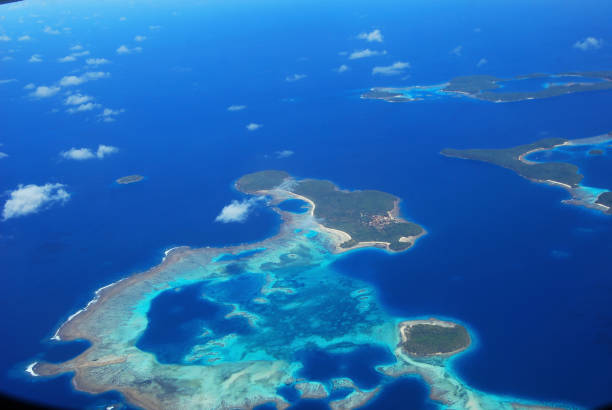 полинезия у неба - tonga стоковые фото и изображения