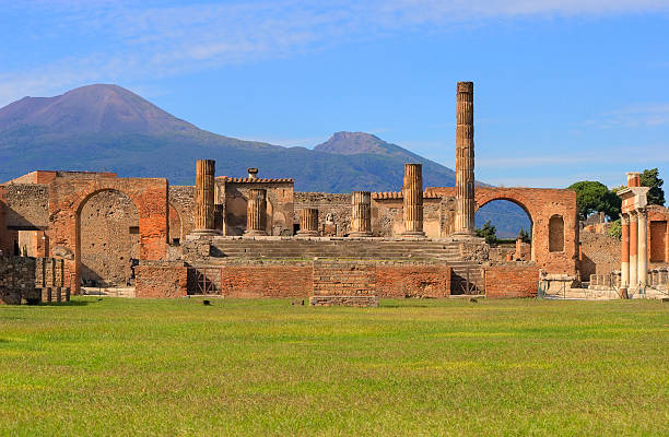 pompei forum, jupiter tempio dettaglio - pompei foto e immagini stock
