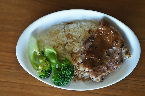 Pan-fried herbal pork chop with rice