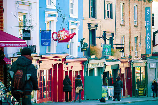 портобело-роуд в лондоне, в ноттинг-хилл - chelsea стоковые фото и изображения