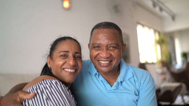 Portrait of a couple at home Portrait of a couple at home old black couple in love stock pictures, royalty-free photos & images