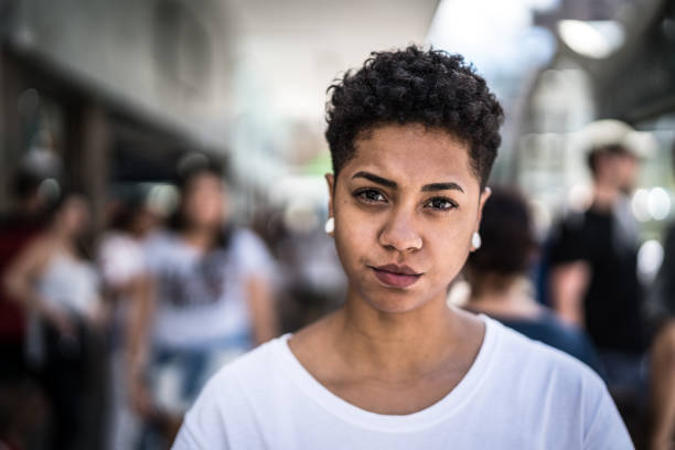 portret van een meisje - afro amerikaanse etniciteit stockfoto's en -beelden