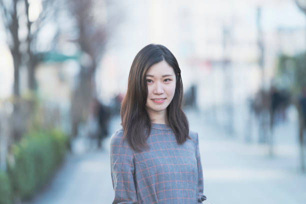 若い女性の肖像画 - 若者　日本人 ストックフォトと画像