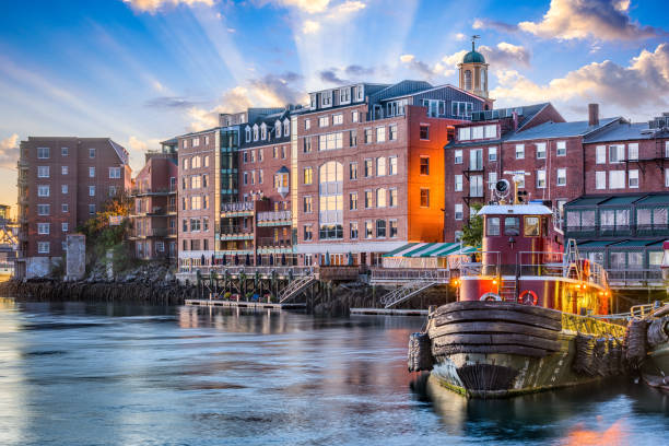 Portsmouth, New Hampshire Portsmouth, New Hampshire, USA town cityscape. new hampshire stock pictures, royalty-free photos & images