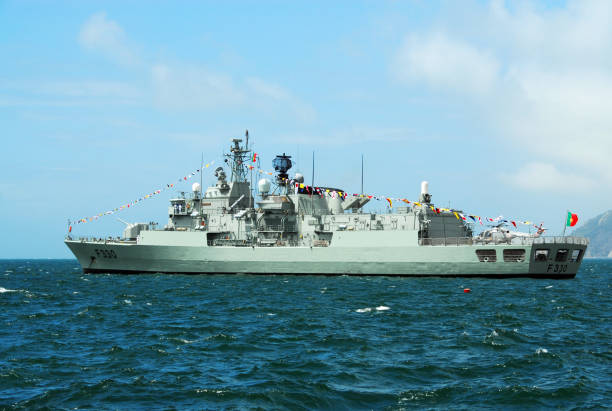 portuguese navy frigate nrp vasco da gama with bunting, setubal, portugal - armando gama imagens e fotografias de stock