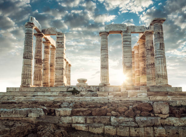 tempio poseidone in grecia - capo sounion foto e immagini stock