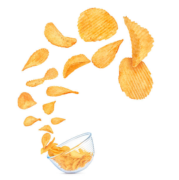kartoffel-chips in der luft fallen in einer schüssel - chips potato stock-fotos und bilder
