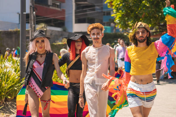 lgbtqi pride-evenement in brazilië - gay demonstration stockfoto's en -beelden