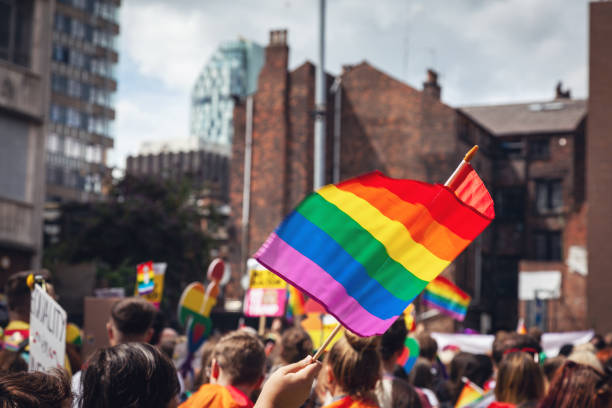 pride parade vlaggen - gay demonstration stockfoto's en -beelden