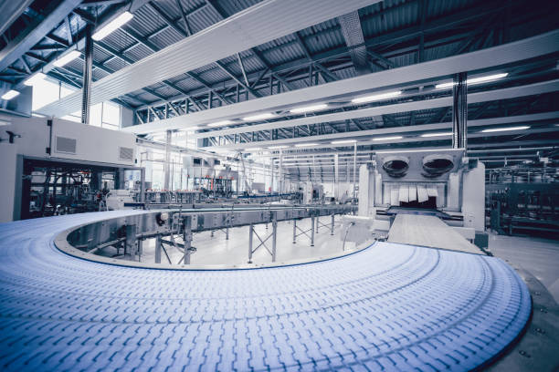 production line and machines in water bottling factory - manufacture plastic imagens e fotografias de stock