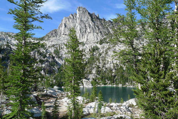 Prusik Peak and Lake Viviane, The Enchantment Lakes Trail the Enchantment Lakes Trail in Leavenworth Washington USA. alpine lakes wilderness stock pictures, royalty-free photos & images