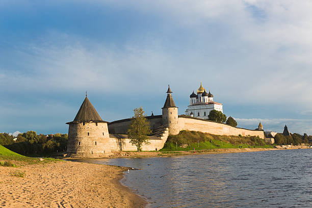 Pskov Kremlin Pskov Kremlin at the confluence of two rivers, the Great and Pskov at sunset in Russia pskov russia stock pictures, royalty-free photos & images