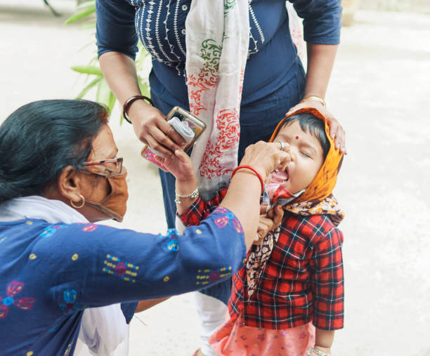 batı bengal'de nabız çocuk felci aşılama programı - polio stok fotoğraflar ve resimler