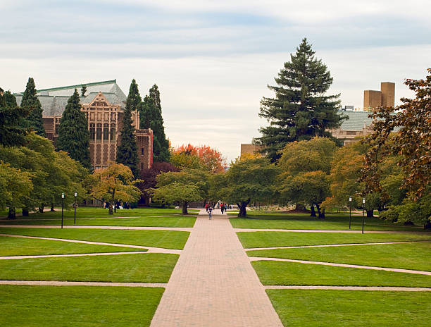 quandrangle 芝生は、ワシントン大学 - キャンパス ストックフォトと画像