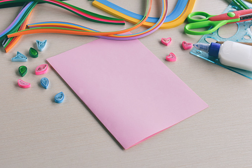 https www istockphoto com tr foto c4 9fraf quilling tekni c4 9fi tatil el yap c4 b1m c4 b1 el sanatlar c4 b1 do c4 9fum g c3 bcn c3 bc anne veya baba g c3 bcn c3 bc 8 gm1139866741 304804942