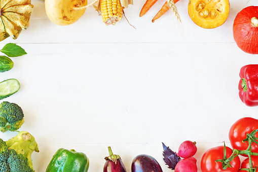 白いテーブルの上虹色野菜フレーム 果物のストックフォトや画像を多数ご用意 Istock