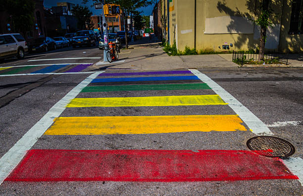 arco iris de bandera gay - nyc pride parade fotografías e imágenes de stock