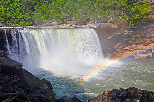 Rainbow on Dramatic Falls Rainbow on Cumberland Falls in Cumberland Falls State Park in Kentucky cumberland river stock pictures, royalty-free photos & images