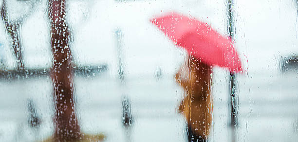 rainy day outdoor silhouette - rain woman sun stockfoto's en -beelden