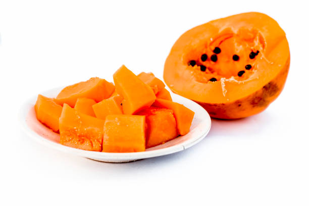Raw cut organic sliced papaya to get relief from constipation