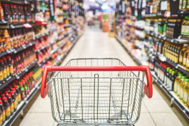 Ready, set, shop! Shot of an empty shopping cart in a grocery store chain store stock pictures, royalty-free photos & images