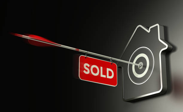 Real Estate Sold Concept, Efficient Sale Strategy. 3D illustration of at home shaped target over black background and one arrow in the center with a sign where it is written the word sold. Concept of real estate buy single word stock pictures, royalty-free photos & images