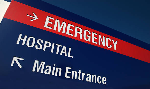 Red and white sign stating Emergency with an arrow Direction Sign to hospital services. Need photos representing healthcare, particularly eye and dental? Please see these...  entrance sign stock pictures, royalty-free photos & images