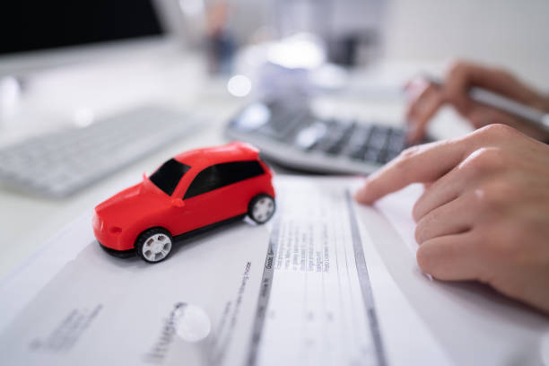 röd bil framför affärsman beräkning lån - car financing bildbanksfoton och bilder
