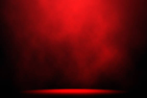 riflettori di fumo rosso sullo sfondo del palco. - red spotlight foto e immagini stock