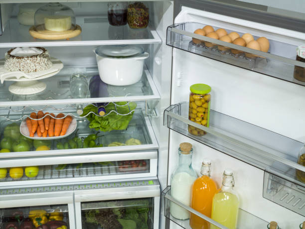 冷蔵庫のインテリア - 冷蔵庫　中 ストックフォトと画像