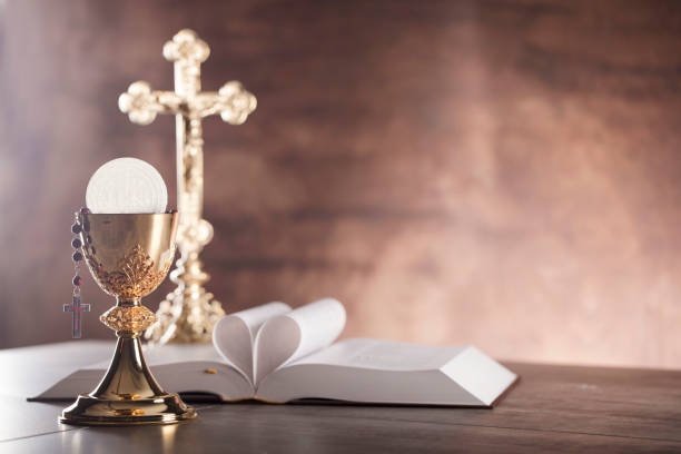 Religion. Christianity theme. Catholic theme. Chalice, altar cross, bread and grapes. last supper stock pictures, royalty-free photos & images