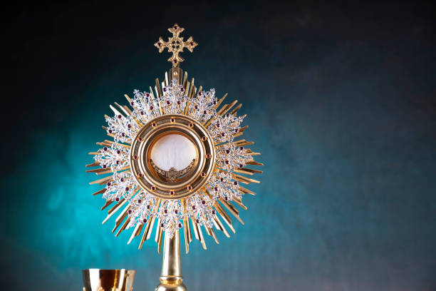 Religion concept. Catholic symbols composition: monstrance, The Cross, Holy Bible, rosary and golden chalice. sacrament stock pictures, royalty-free photos & images