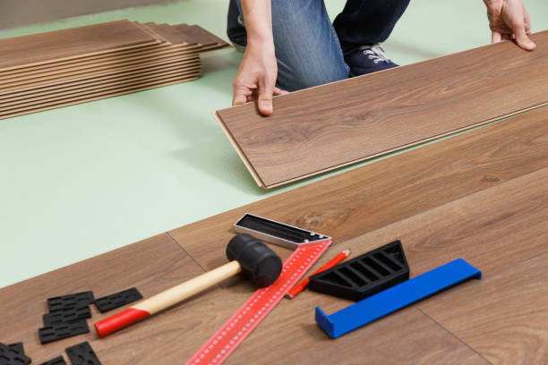 repair concept - man installing laminate floor in new house. - plastic hammers imagens e fotografias de stock