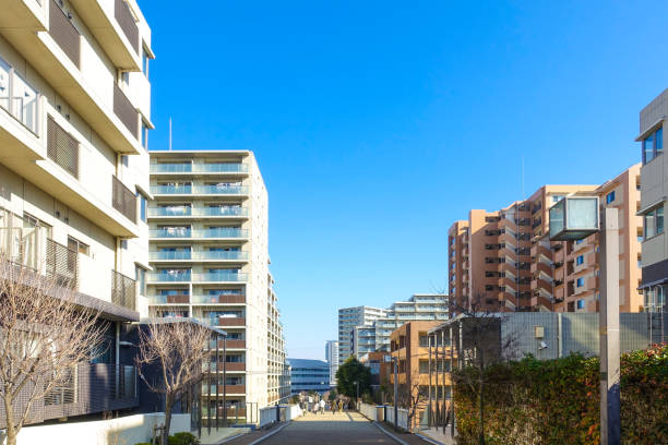 東京郊外の住宅街 - 高層ビル ストックフォトと画像