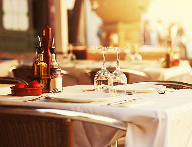 restaurant table at sunset - sunset dining stockfoto's en -beelden