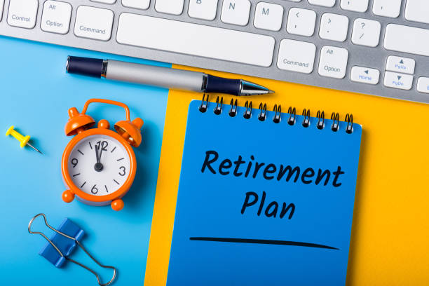 piano pensionistico - promemoria della necessità di risparmi per una vecchiaia decente e confortevole - fondo pensionistico personale foto e immagini stock