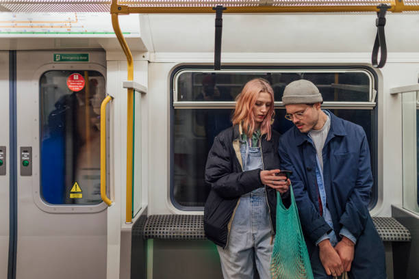 rijden in de metro - subway snapshot stockfoto's en -beelden