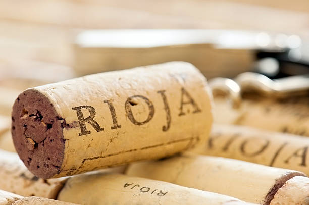 Rioja cork and corkscrew lying on other corks Rows of wine corks cork stopper stock pictures, royalty-free photos & images