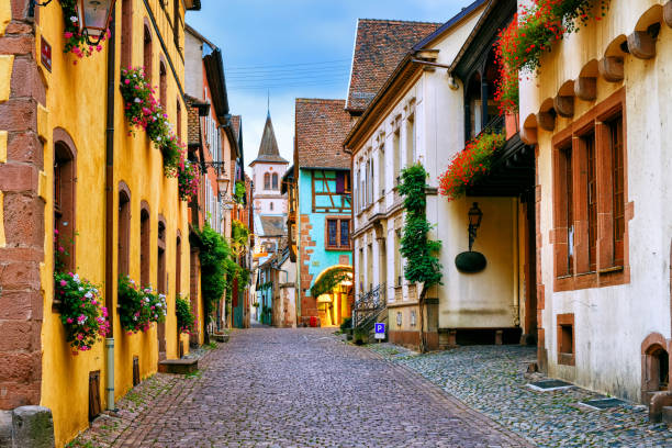 Riquewihr town on the Alsace Wine Route, France Traditional colorful houses on a street in Riquewihr, a beautiful town on the Alsace Wine Route, France riquewihr stock pictures, royalty-free photos & images