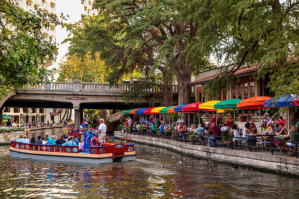 Riverwalk San Antonio SAN ANTONIO, TEXAS, USA - SEP 28: Section of the famous Riverwalk on September 28, 2014 in San Antonio, Texas. A bustling place with many restaurants and bars. san antonio stock pictures, royalty-free photos & images