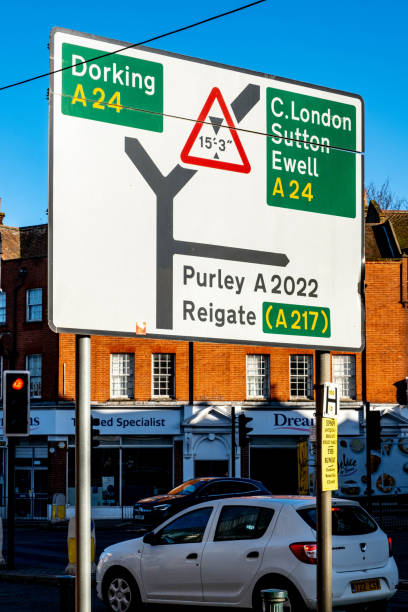 road traffic direction sign or board epsom high street - reigate stockfoto's en -beelden