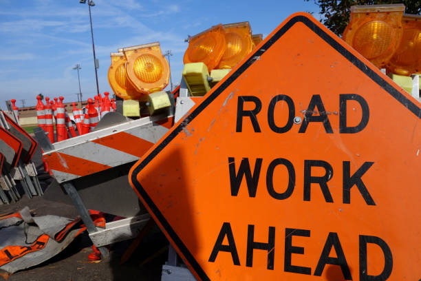 road work ahead sign traffic barricades and road work ahead sign road construction stock pictures, royalty-free photos & images