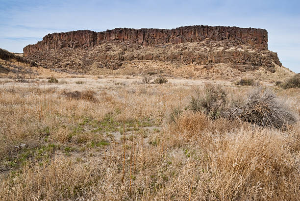 Rocky Butte in the Eastern Washington Desert The National Wildlife Refuges are great places to view and photograph wildlife. Often, the natural beauty of these treasured places can be more inspiring than the wildlife that live there. Some of the best landscape pictures are often taken at wildlife refuges. This landscape was photographed from the Frog Lake Trail in the Columbia National Wildlife Refuge near Othello, Washington State, USA. jeff goulden washington state desert stock pictures, royalty-free photos & images