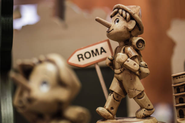 roma, 10.11.2019, pinocchio giocattoli in legno - pinocchio foto e immagini stock