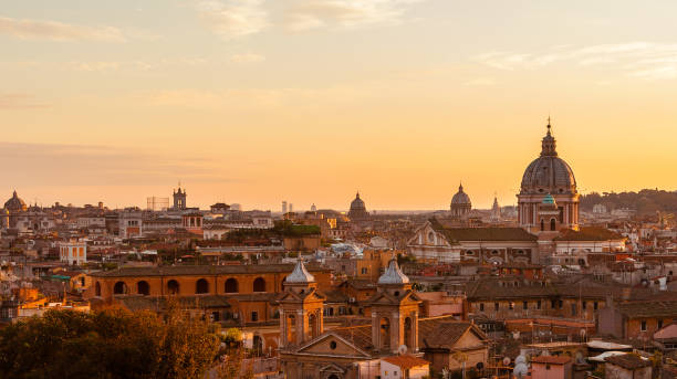 de historische skyline van rome van de zonsondergang - roma stockfoto's en -beelden
