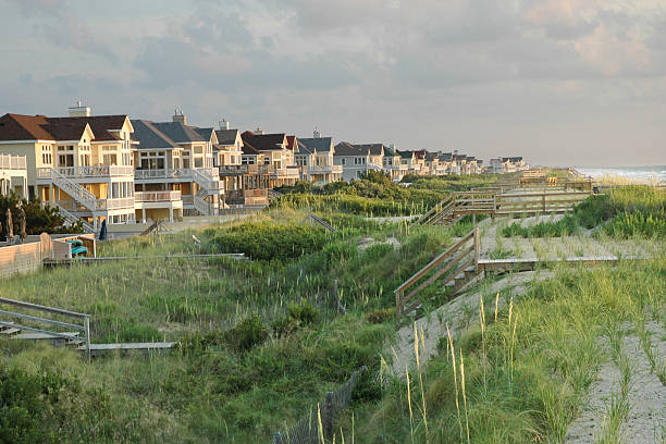 Row of beach houses on the outer banks  north carolina beach stock pictures, royalty-free photos & images