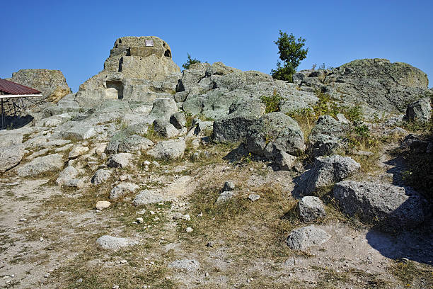 ruins of antique thracian sanctuary tatul, bulgaria - orfeus bildbanksfoton och bilder